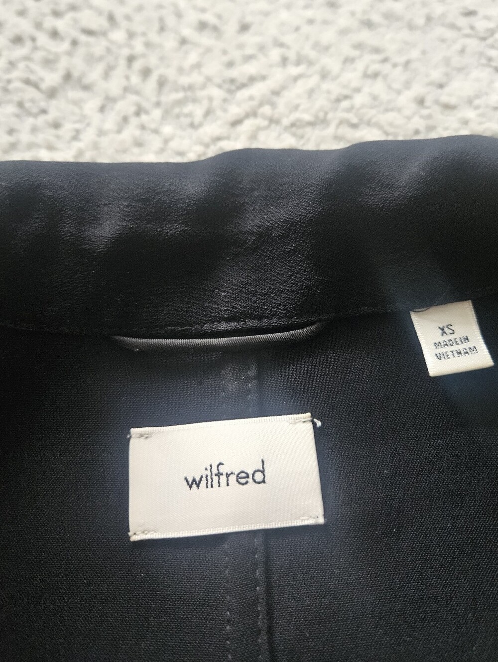 WILFRED Freeform Shirt Crepette Black XS Aritzia - Picture 3 of 10